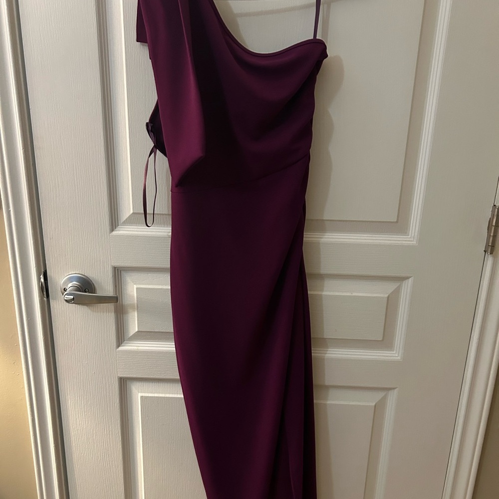 Elegant Purple One-Shoulder Gown for Night Out